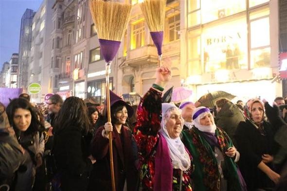 İstiklal'de büyük yürüyüş