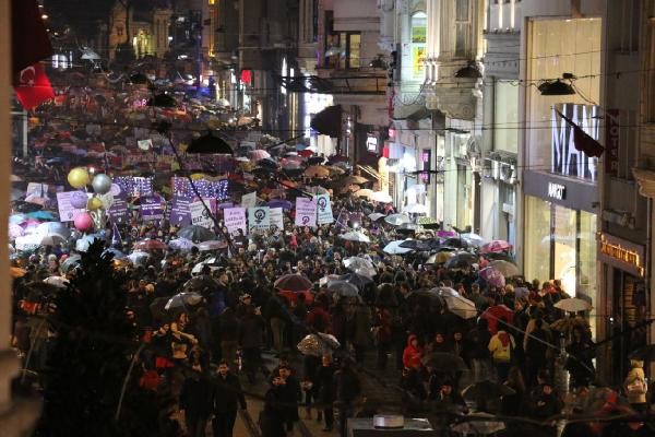 İstiklal'de büyük yürüyüş