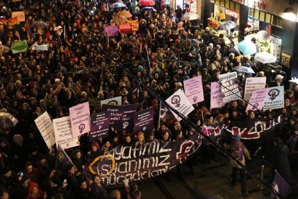 İstiklal'de büyük yürüyüş