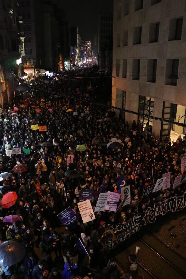 İstiklal'de büyük yürüyüş