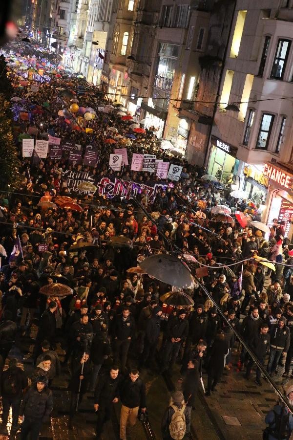 İstiklal'de büyük yürüyüş