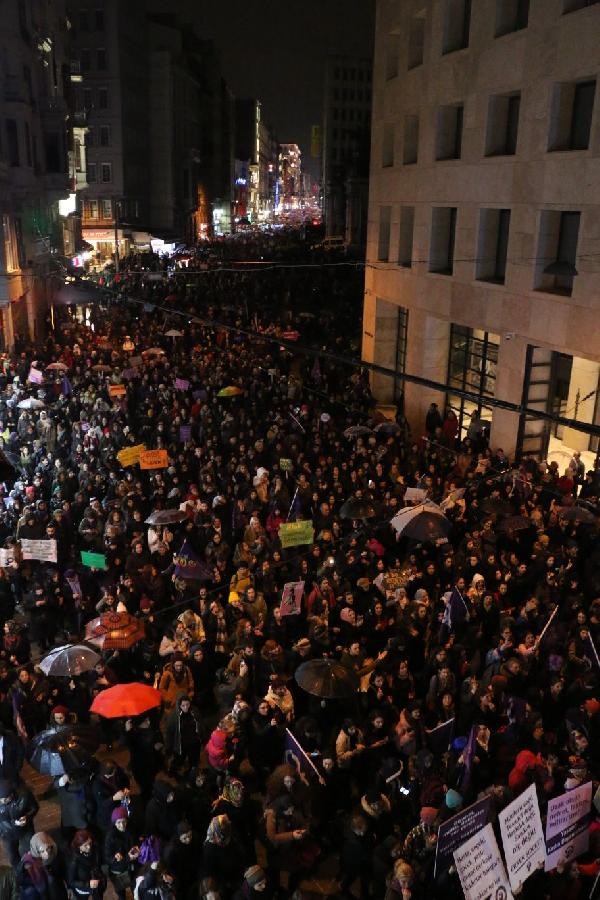 İstiklal'de büyük yürüyüş