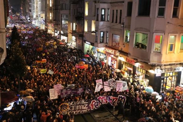 İstiklal'de büyük yürüyüş