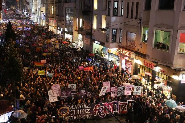 İstiklal'de büyük yürüyüş