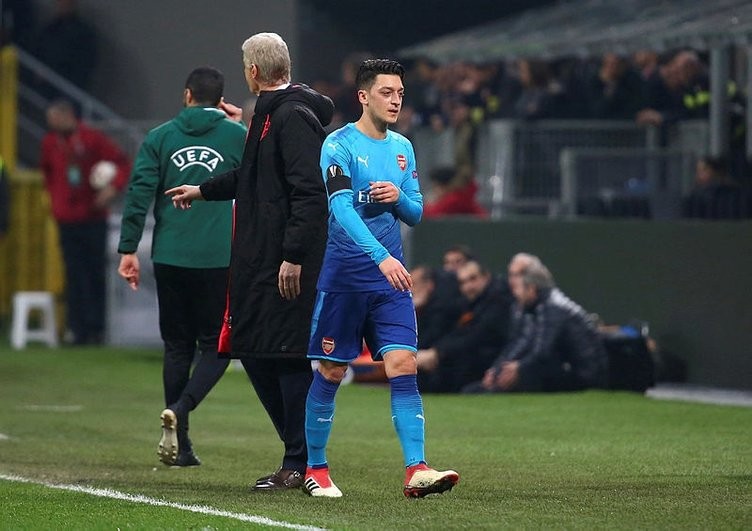 Mesut Özil, Hakan Çalhanoğlu'nu üzdü!