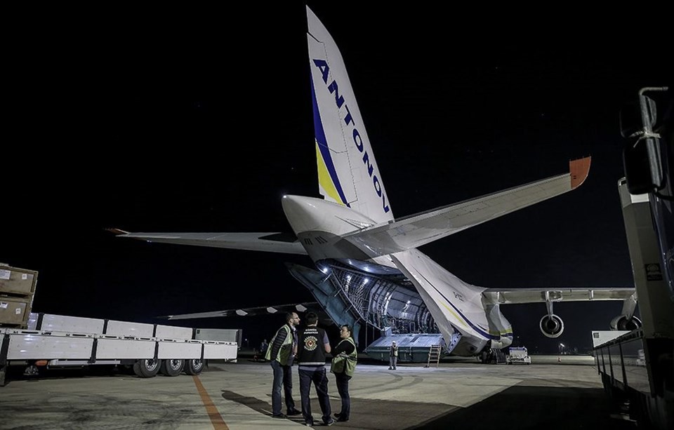 Dev kargo uçağı Bursa'ya indi