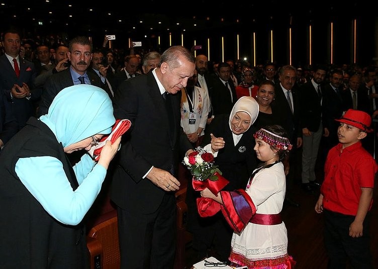 Erdoğan Romanlarla buluştu