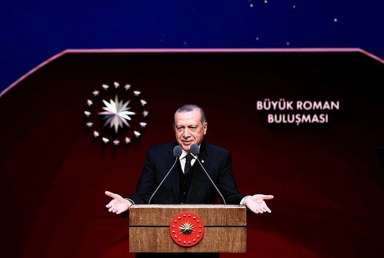 Erdoğan Romanlarla buluştu