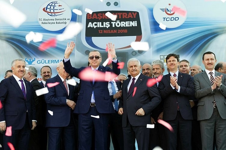 Başkentray açılış töreninde koltuğa geçti,