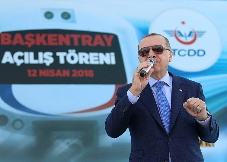 Başkentray açılış töreninde koltuğa geçti,