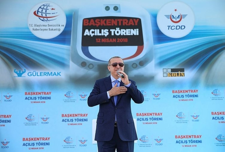 Başkentray açılış töreninde koltuğa geçti,