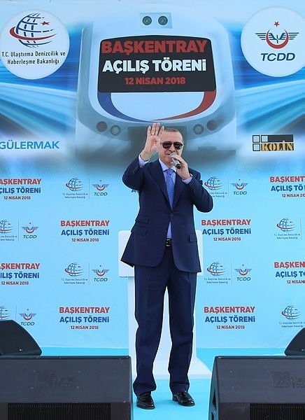 Başkentray açılış töreninde koltuğa geçti,