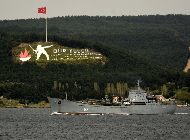 Askeri araç yüklü Rus gemisi, Çanakkale Boğazı'ndan geçti