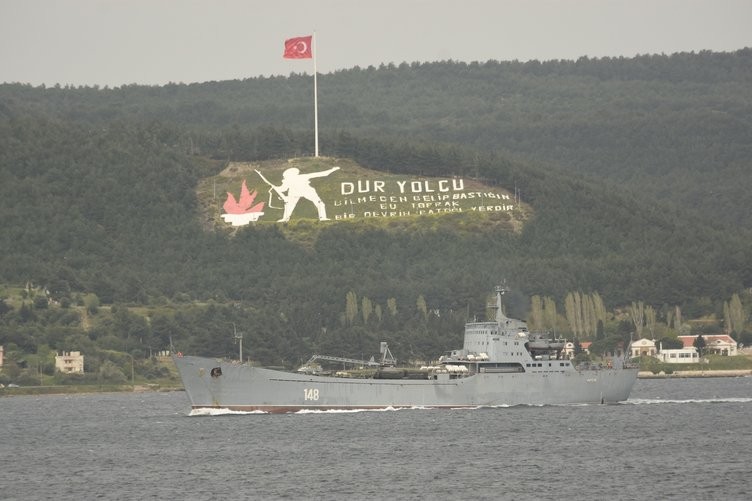 Askeri araç yüklü Rus gemisi, Çanakkale Boğazı'ndan geçti