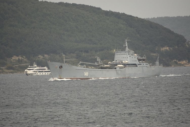 Askeri araç yüklü Rus gemisi, Çanakkale Boğazı'ndan geçti