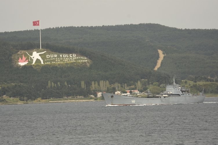 Askeri araç yüklü Rus gemisi, Çanakkale Boğazı'ndan geçti