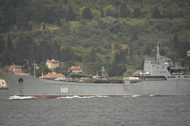 Askeri araç yüklü Rus gemisi, Çanakkale Boğazı'ndan geçti