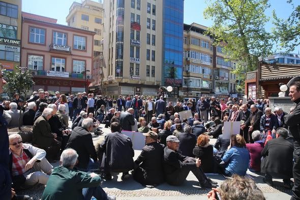 81 ilde eş zamanlı oturma eylemi