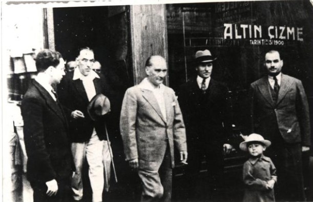 Atatürk'ün çocuk sevgisi