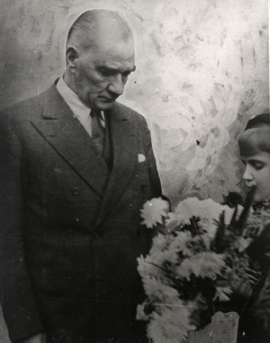 Atatürk'ün çocuk sevgisi