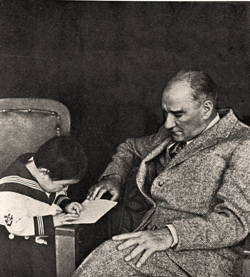 Atatürk'ün çocuk sevgisi