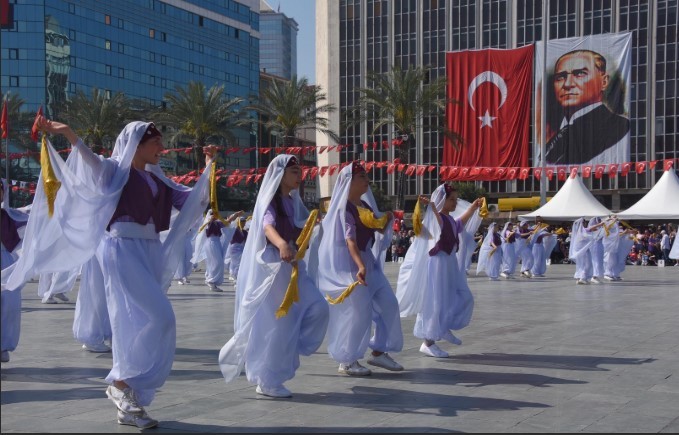 Devlet büyükleri koltuklarını devretti