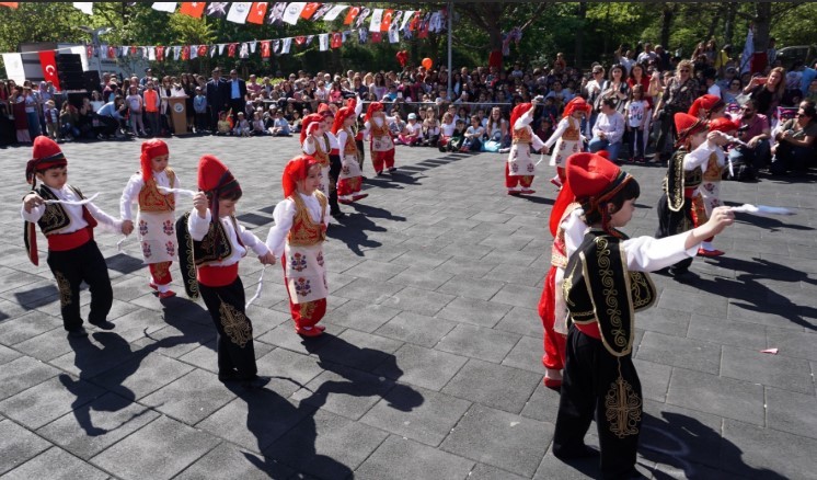 Devlet büyükleri koltuklarını devretti