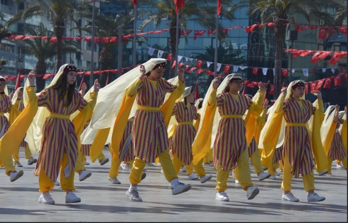 Devlet büyükleri koltuklarını devretti