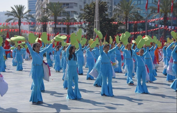 Devlet büyükleri koltuklarını devretti