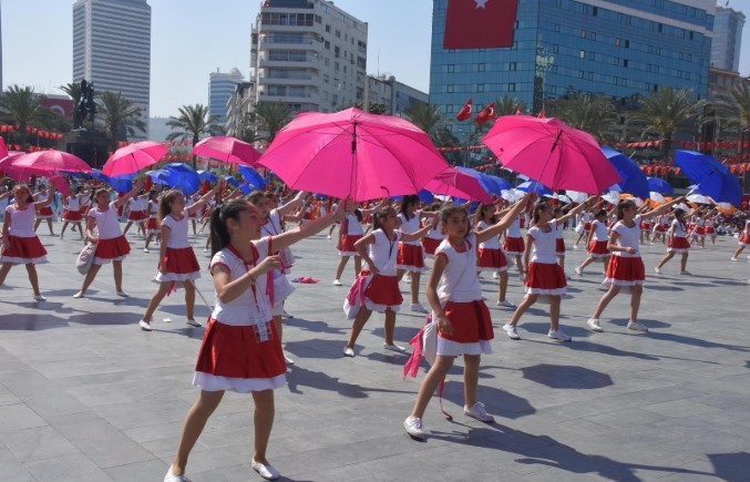 Devlet büyükleri koltuklarını devretti