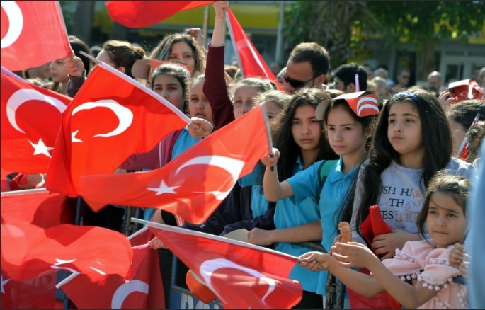 Devlet büyükleri koltuklarını devretti