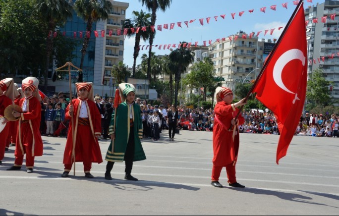 Devlet büyükleri koltuklarını devretti