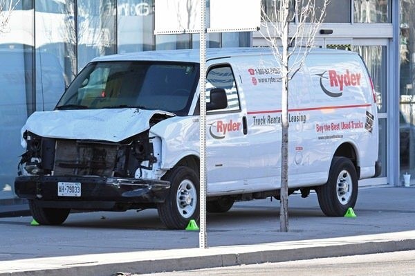 Dehşet görüntüler! Cesetler etrafa saçıldı