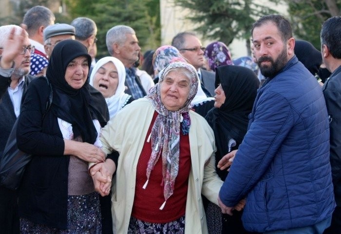 Aileler cenazelerini, gözyaşları içinde bekledi!