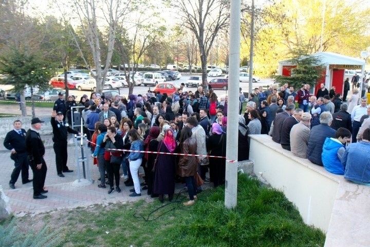 Aileler cenazelerini, gözyaşları içinde bekledi!