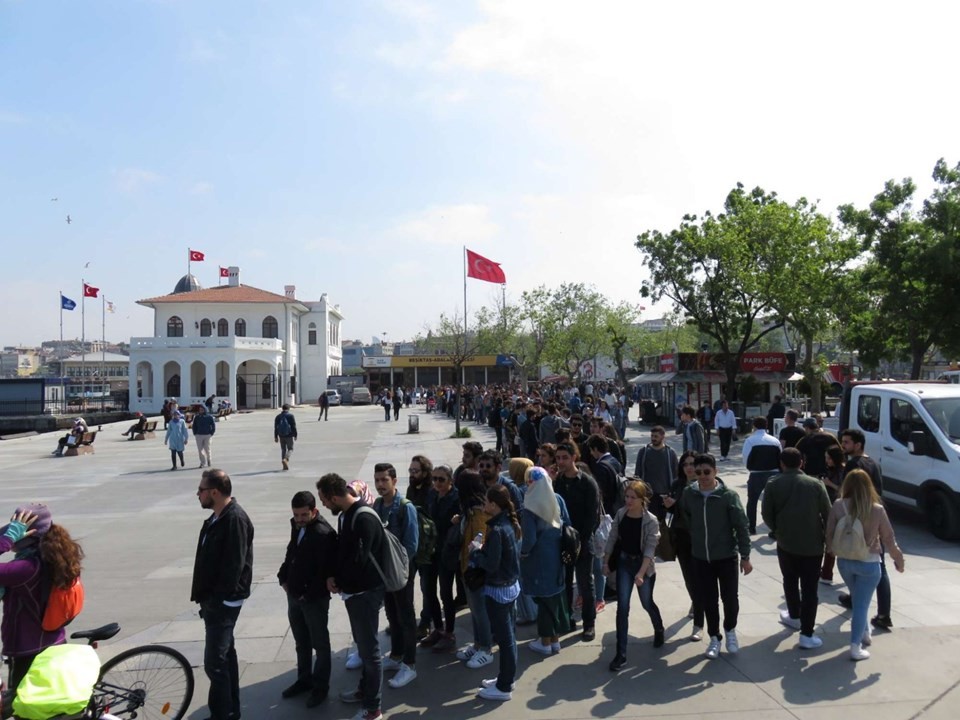 Adalar vapur iskelesinde yoğunluk