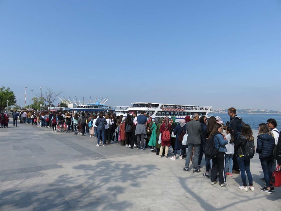 Adalar vapur iskelesinde yoğunluk