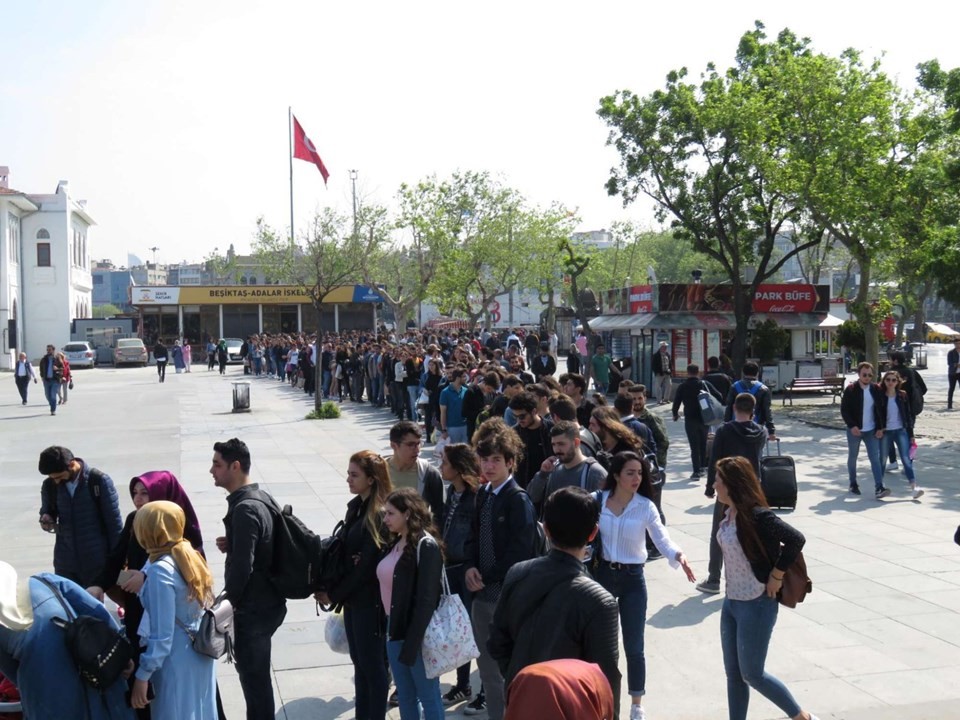 Adalar vapur iskelesinde yoğunluk