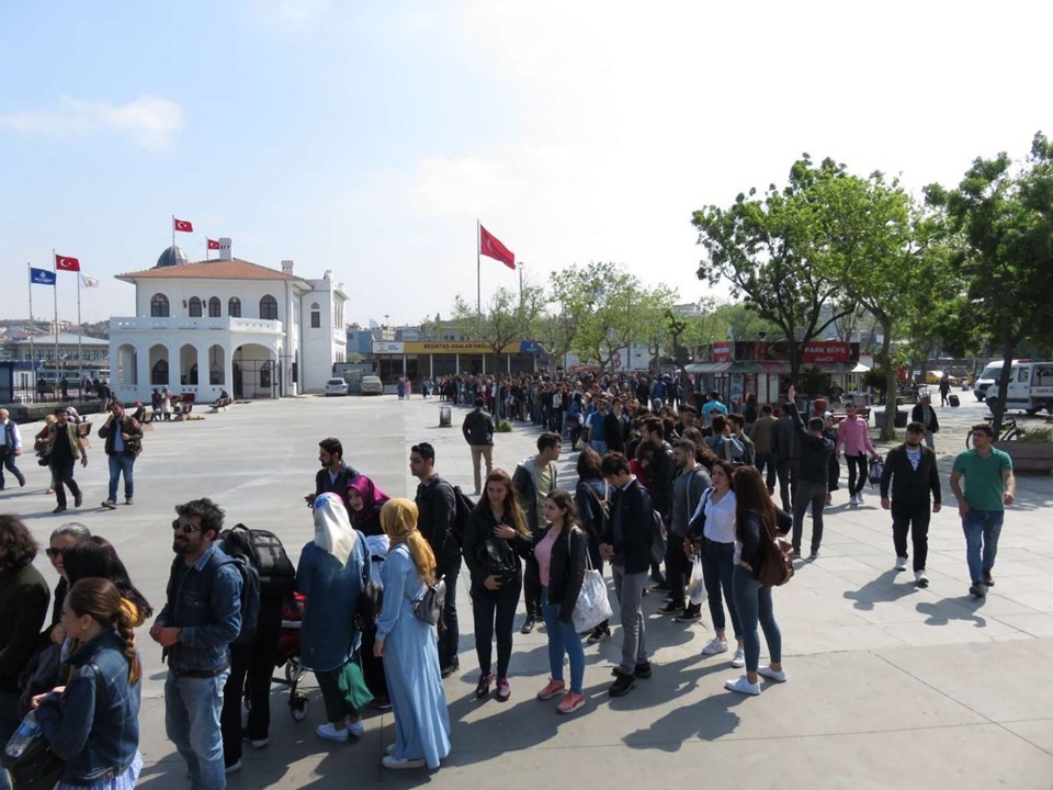 Adalar vapur iskelesinde yoğunluk