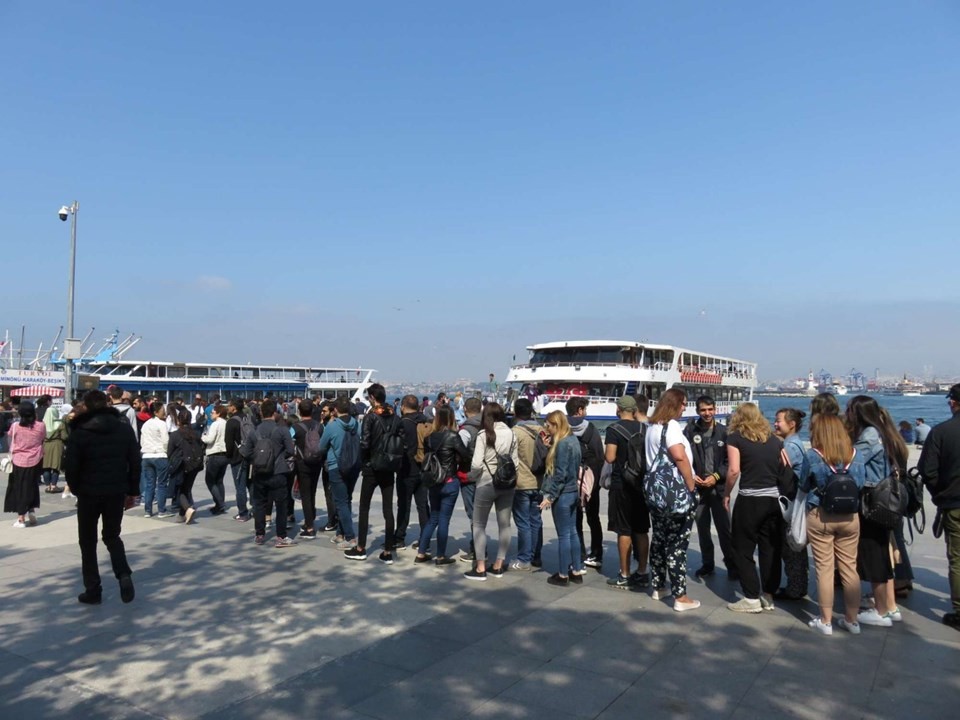 Adalar vapur iskelesinde yoğunluk