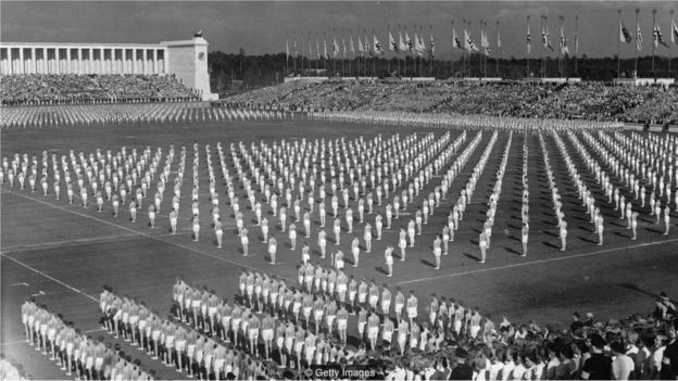 Diktatörler tarihi nasıl simge olarak kullandı