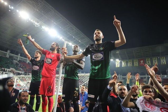 İlk finalde ilk kupa! Akhisar'da bayram