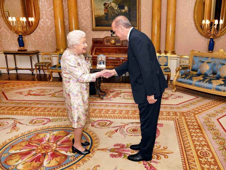 Erdoğan Kraliçe 2. Elizabeth ile görüştü