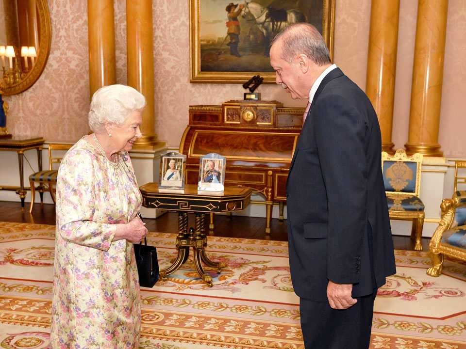 Erdoğan Kraliçe 2. Elizabeth ile görüştü