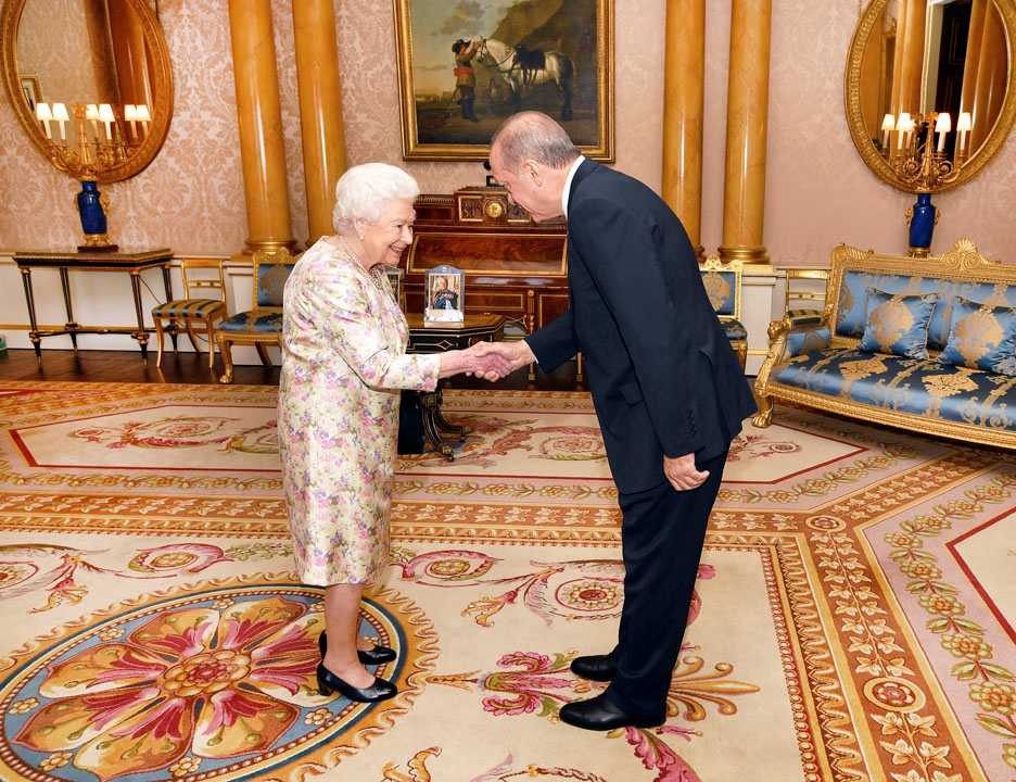 Erdoğan Kraliçe 2. Elizabeth ile görüştü