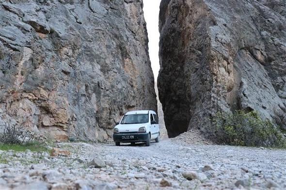 Yapımı 132 yıl süren dünyanın en tehlikeli yolu!