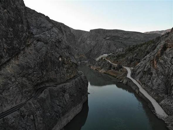 Yapımı 132 yıl süren dünyanın en tehlikeli yolu!