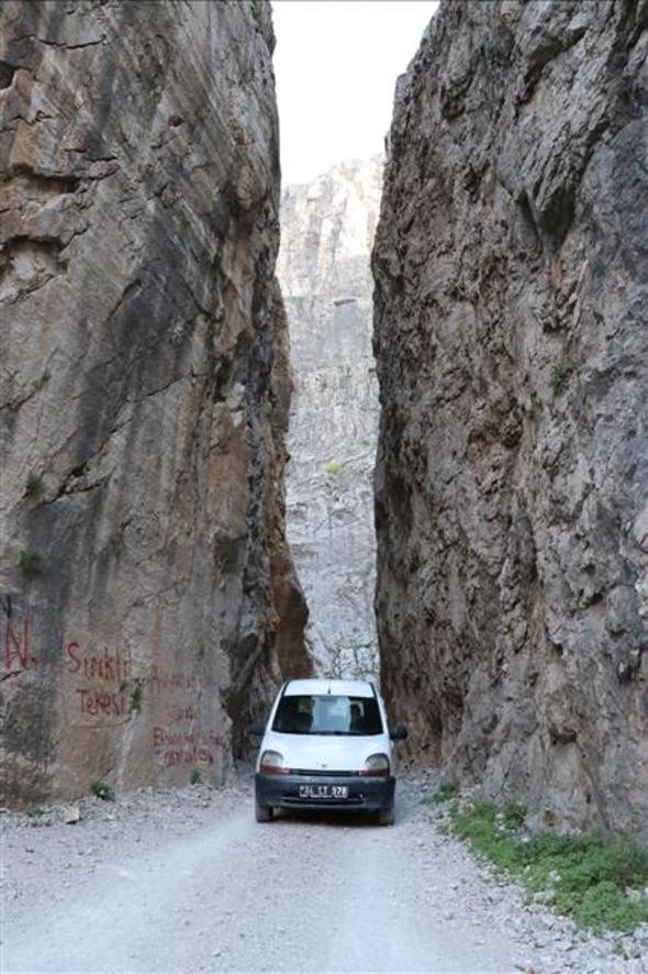 Yapımı 132 yıl süren dünyanın en tehlikeli yolu!