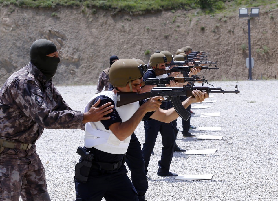 Özel Harekat bin bekçi adayına eğitim veriyor