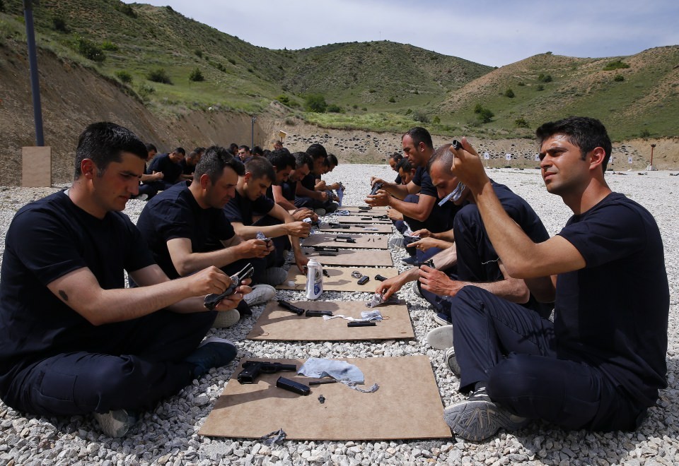 Özel Harekat bin bekçi adayına eğitim veriyor